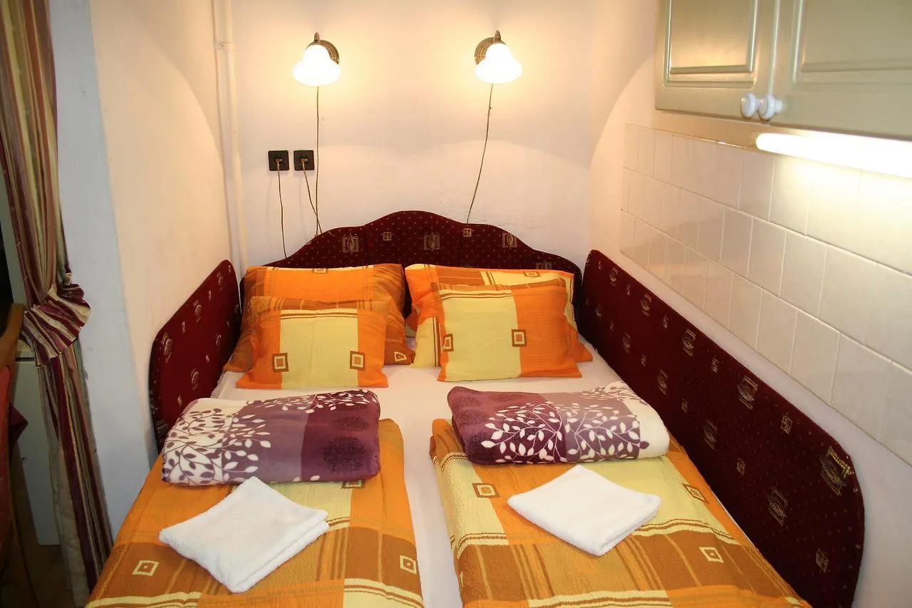 Arany Barokk Apartman Έγκερ